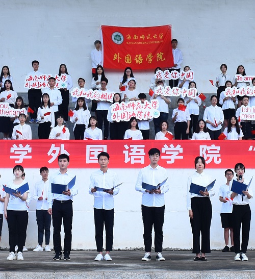 1559541653717320.jpg 朗诵特写.jpg