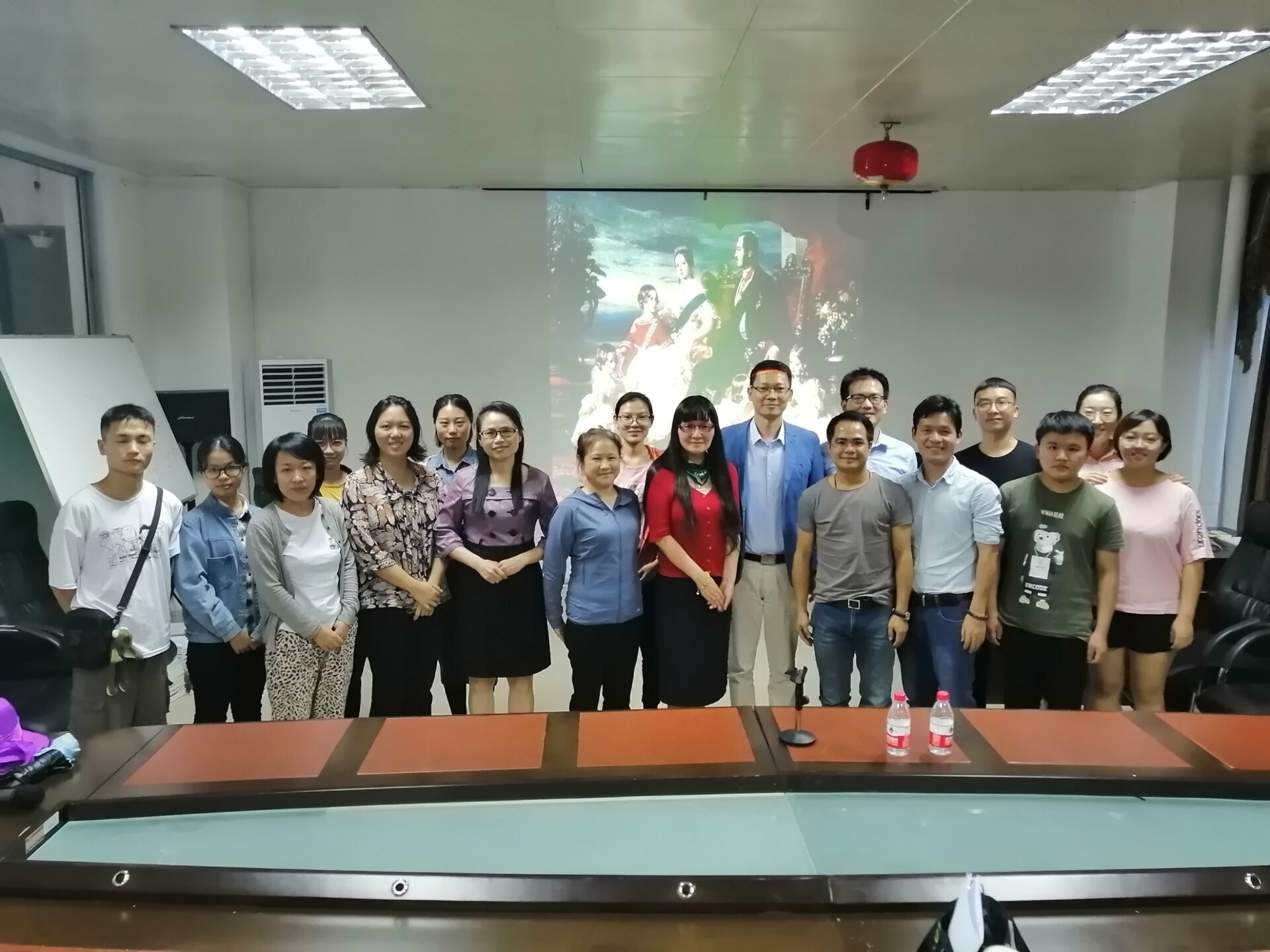 1573136553262512.jpg 金冰讲座大合影.jpg