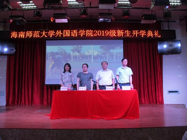 1568197388778656.jpg 全体起立奏唱校歌.jpg